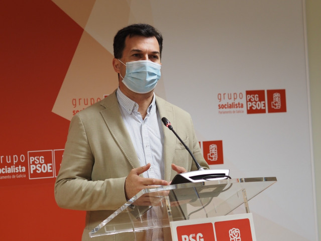 O secretario xeral do PSdeG, Gonzalo Caballero, na rolda de prensa ofrecida este luns na Cámara galega