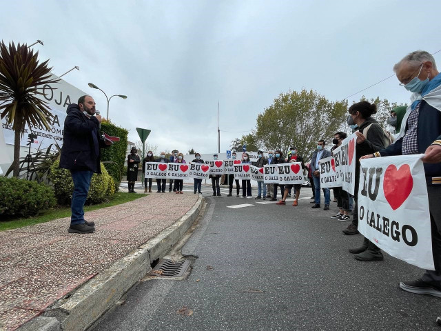 Manifestación da Mesa pola Normalización Lingüística en Illa dá Toxa, no Grove (Pontevedra), para defender o topónimo oficial fronte ao Foro A Toja.
