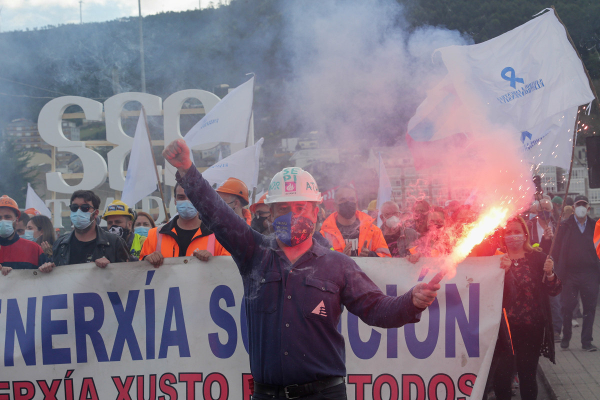 Manifestacion polo futuro industrial da comarca da Mariña lucense. Miles de persoas secundaron a protesta dos traballadores de Alcoa e Vestas, entre outros, que percorreu cálelas d