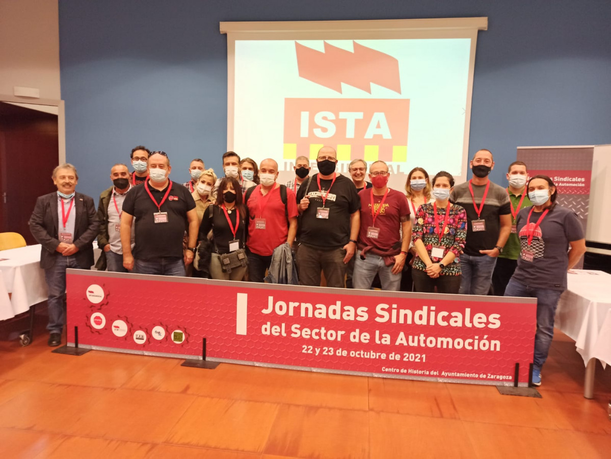 Foto participantes encontro sindical do sector da automociu00f3n o 23 de outubro de 2021 en Zaragoza