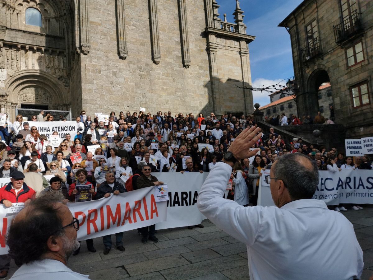 Arquivo - Manifestación de médicos de atención primaria este sábado en Santiago de Compostela