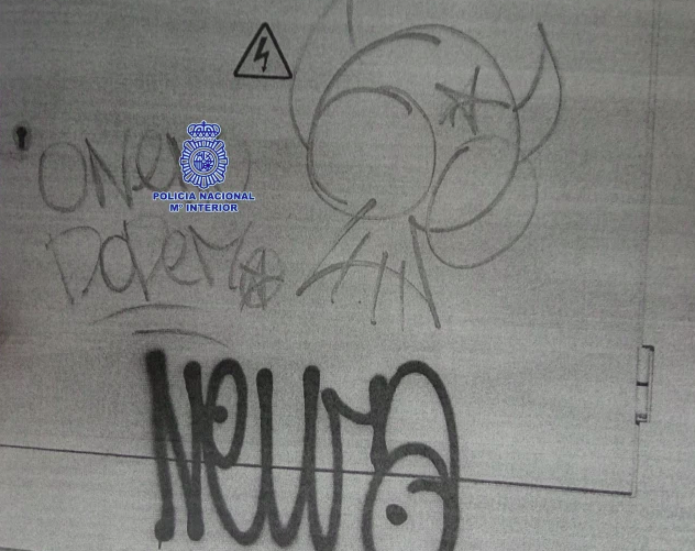 Grafiti que a policu00eda atribúe a Newa Ou Neno do Demo