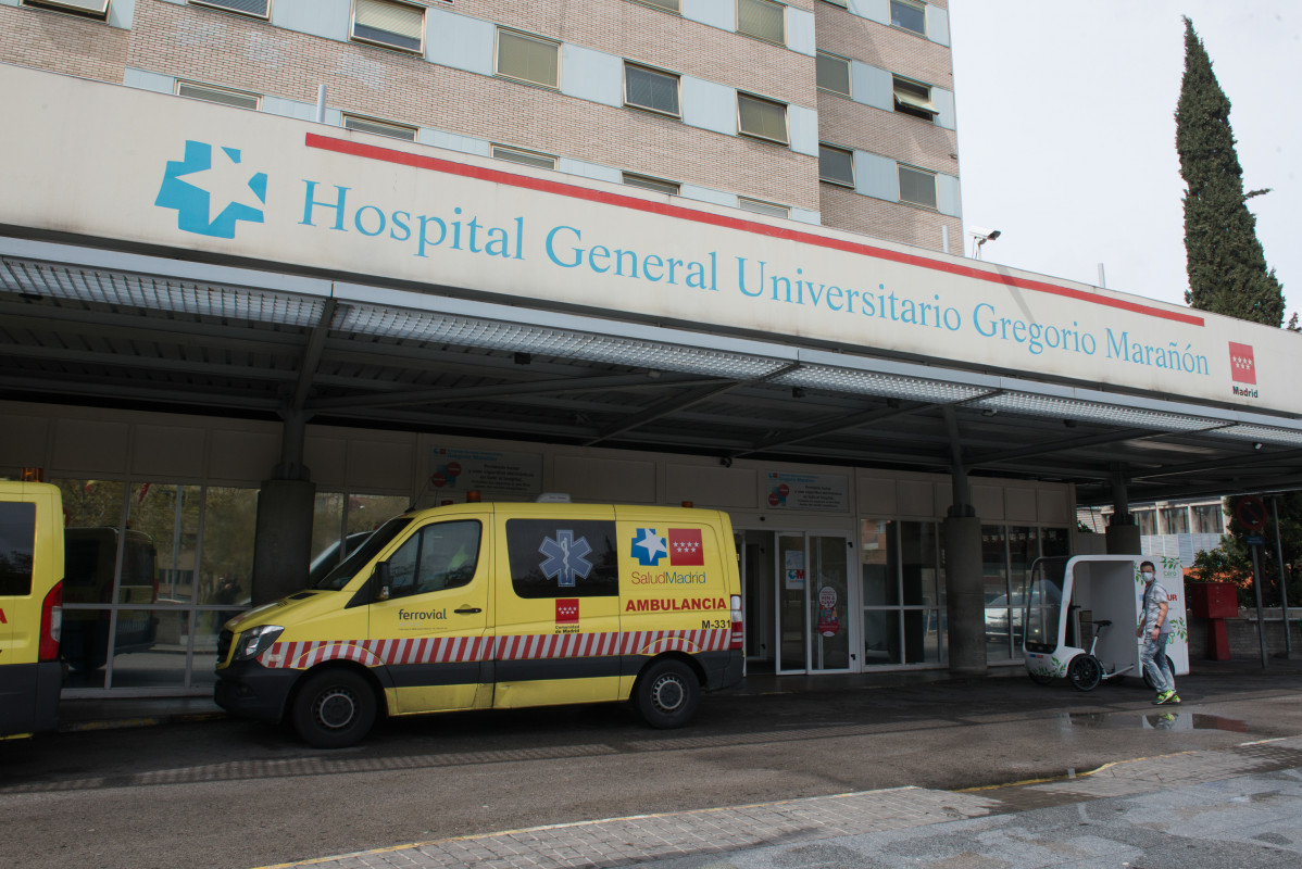 Arquivo - Ambulancias na entrada do Hospital Gregorio Marañón.