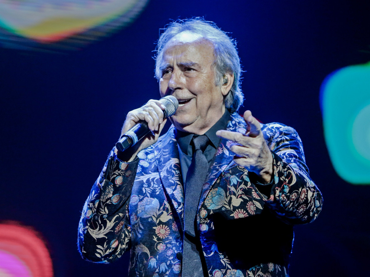O cantante Joan Manuel Serrat durante a súa actuación no WiZink Center de Madrid o 20 de xaneiro do 2020