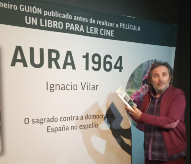 Ignacio Vilar nunha presentaciu00f3n do guiu00f3n de Auria 194 en Ferrol nunha foto do facebook da produtora da Esmorga