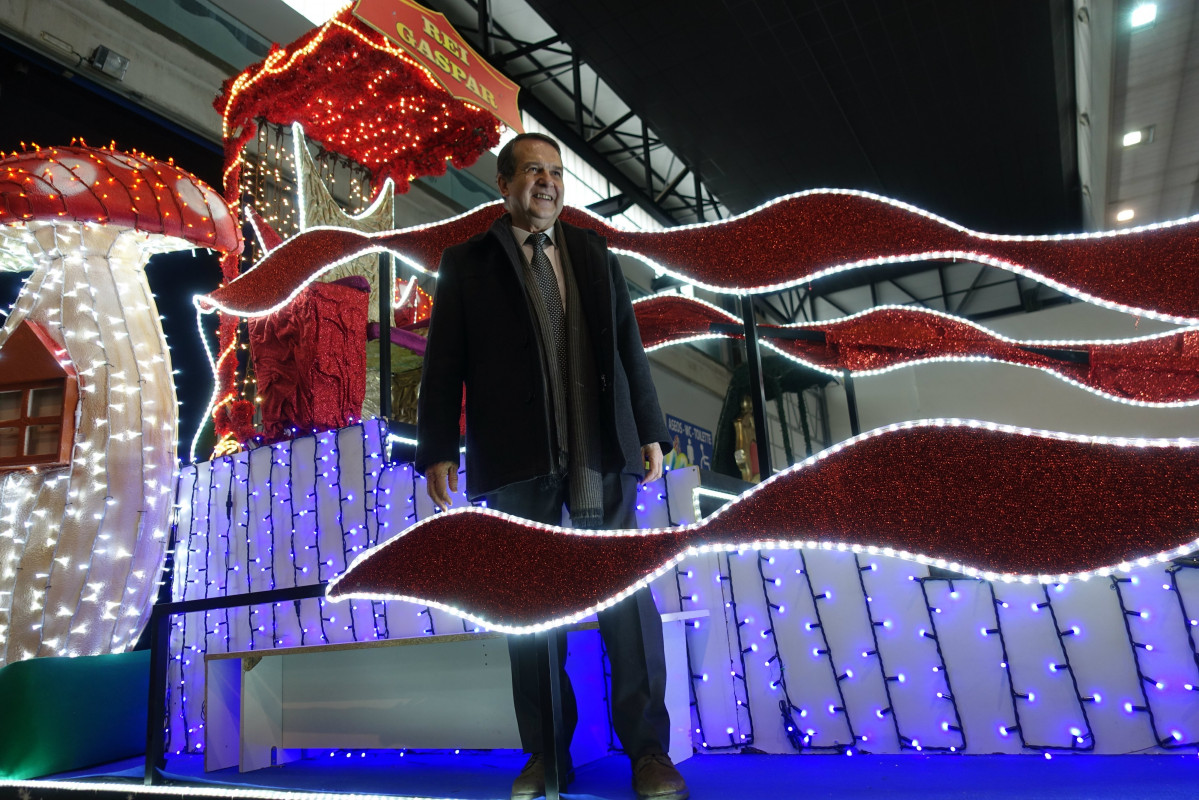 Arquivo - O alcalde de Vigo, Abel Caballero, supervisa a montaxe das carrozas da Cabalgata dos Reis Magos de 2020.