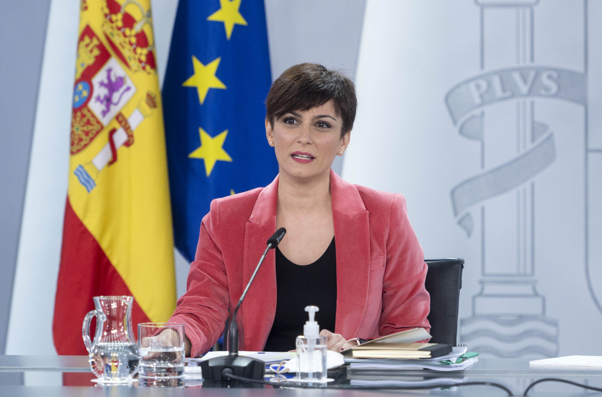 A ministra Portavoz, Isabel Rodríguez, comparece tras a reunión do Consello de Ministros en Moncloa, ao 28 de decembro de 2021, en Madrid (España). O Consello de Ministros aprobou hoxe o Real