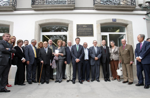 Arquivo - Feijóo, nunha visita a cásaa museo de Manuel Fraga realizada en 2011, acompañado de membros do padroado da Fundación.