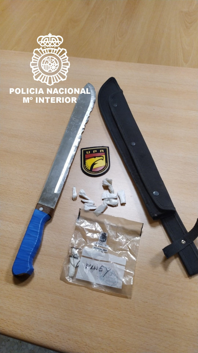Efectos intervidos pola Policía Nacional en inspeccións en locais do barrio do Couto en Ourense.