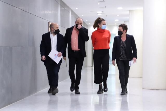 De esquerda a dereita. Os deputados Néstor Rego (BNG), Jordi Salvador (ERC), Mireia Veh (CUP) e Mertxe Aizpurua (Bildu) no Congreso.