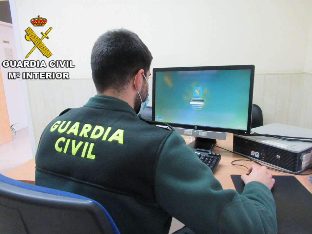 A Garda Civil ha investigado a unha veciña de Asturias por unha ciberestafa a un veciño de Meaño (Pontevedra) na compra dun computador.