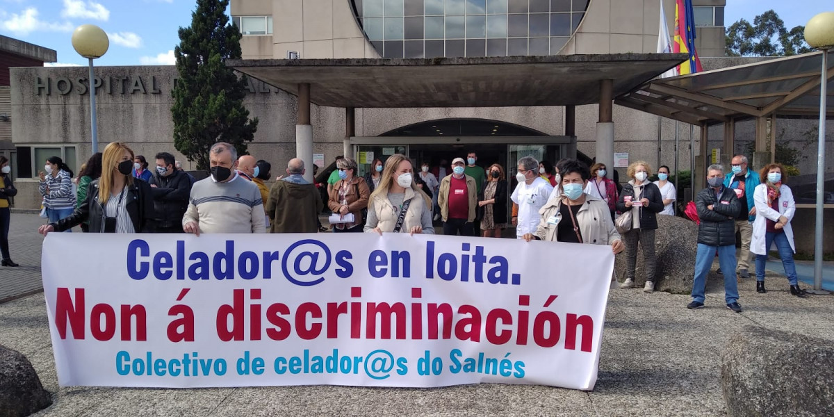 Una pasada protesta de los celadores frente al hospital de O Salnés