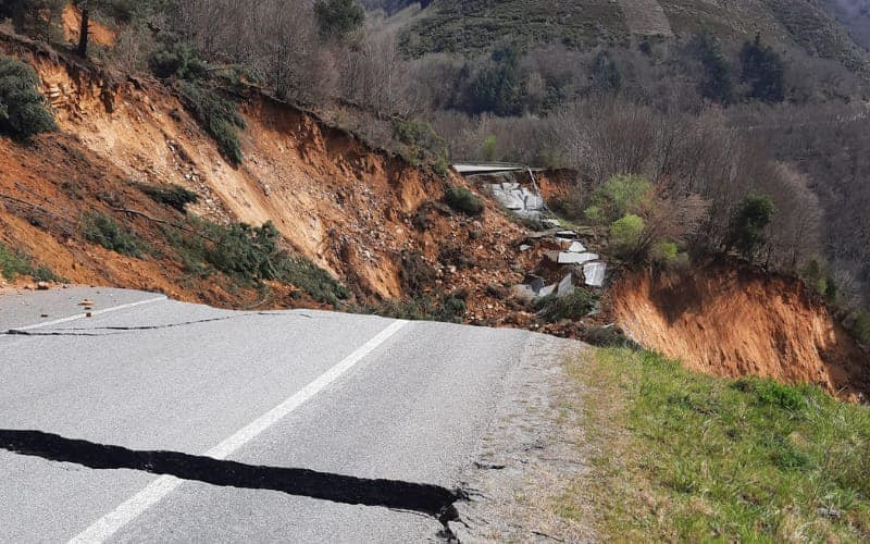 Afúndese un tramo da estrada LU-651, que une Folgoso do Courel con Quiroga (Lugo)