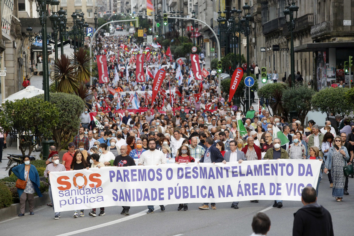Manifestación celebrada en Vigo en defensa da sanidade pública, convocada pola Plataforma SOS Sanidade Pública, o 12 de maio de 2022..