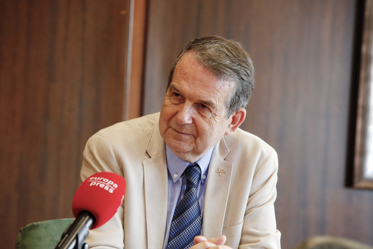 O alcalde de Vigo e presidente da Federación Española de Municipios e Provincias (FEMP), Abel Caballero, nunha entrevista con Europa Press.