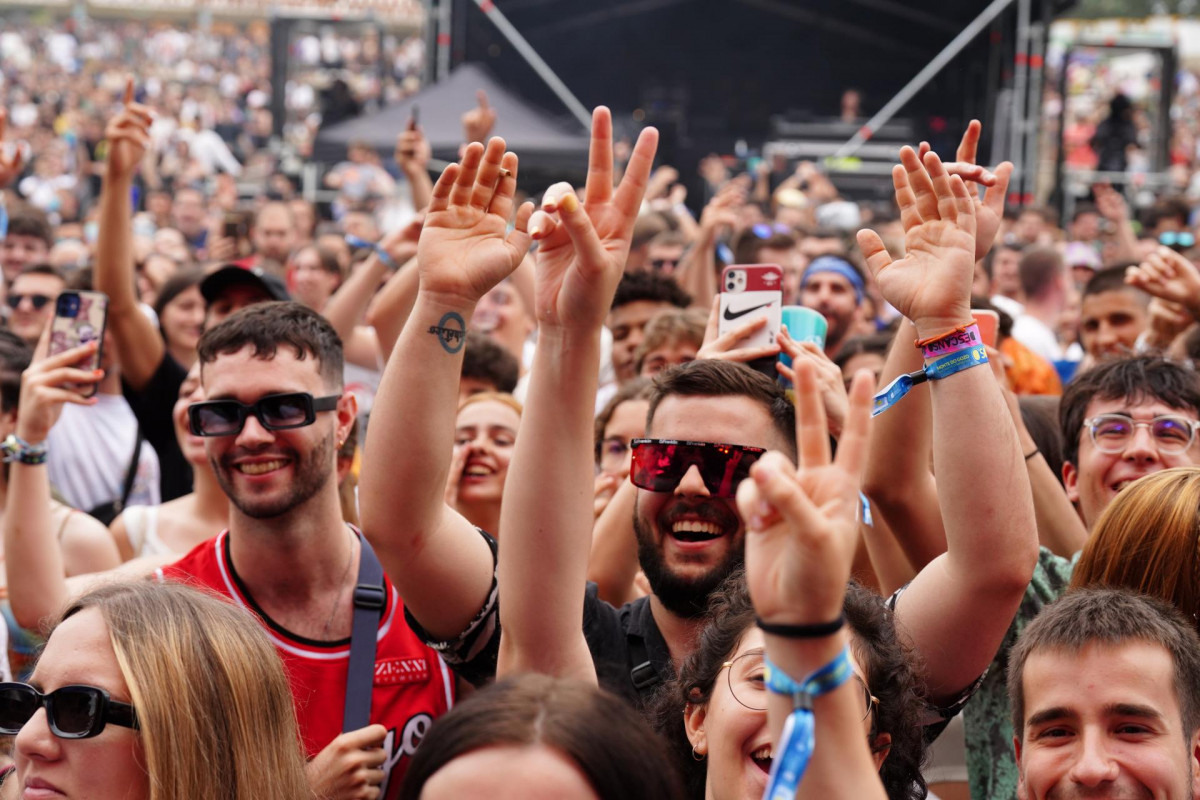 Público asistente al concierto del rapero y productor Kase. O en el primer día del festival 'O son do Camiño', en el Monte do Gozo, a 16 de junio de 2022, en Santiago de Compostela