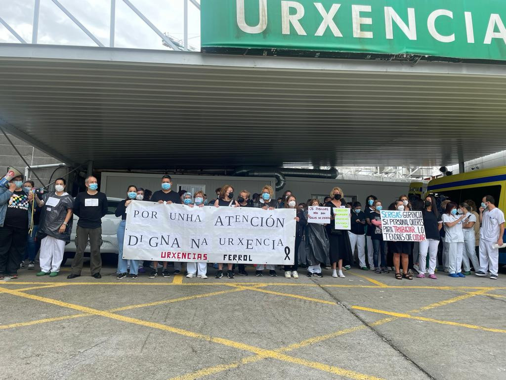 Protesta contra a falta de medios na urxencias do Hospital Marcide do SERGAS en Ferrol o 23 de xuño de 2022