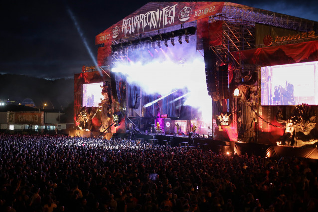 Ambiente do concerto da banda Judas Priest durante a súa actuación no Resurrection Fest, ao 30 de xuño de 2022, en Viveiro, Lugo.