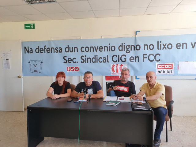 Rolda de prensa do comité de empresa de FCC Medio, concesionaria de recollida de lixo, limpeza viaria e reciclaxe no Concello de Vigo.