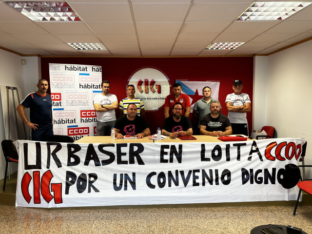 Empregados de Urbaser convocan unha folga indefinida en Santiago desde o 18 de xullo para lograr un convenio 