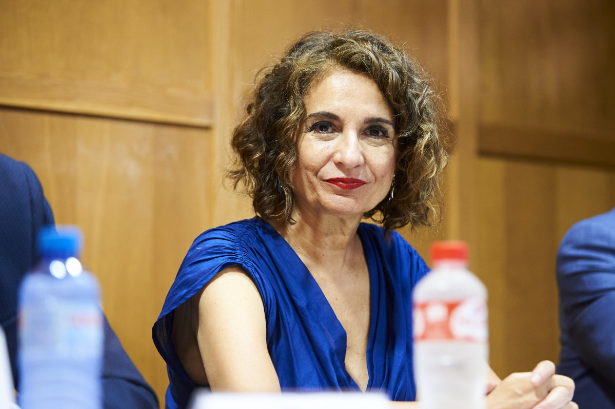 A ministra de Facenda, María Jesús Montero, inaugura o curso de verán, ‘O cumprimento tributario ’, na Universidade Internacional Menéndez Pelayo (UIMP), ao 6 de xullo de 2022, en Santan