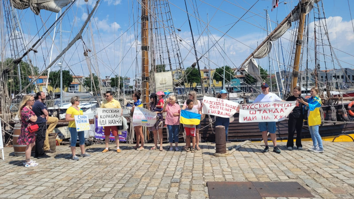Protesta  contra a Shtandart na Rochelle nunha foto de Oleksandr Goron