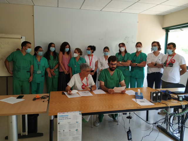 Delegados da CIG no Hospital do Barbanza, en Ribeira (A Coruña), nunha rolda de prensa.