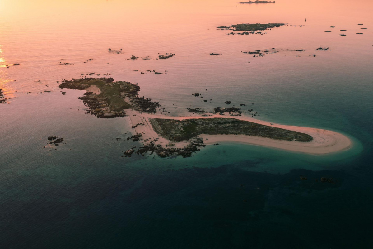 Archivo - Vista aérea del islote Areoso. Fotografía cedida a Europa Press por David Dios