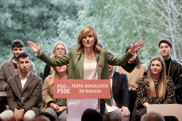 A ministra de Educación, Pilar Alegría, intervén durante a celebración da Festa Socialista de Sigüeiro, ao 1 de outubro de 2022, en Sigueiro, Oroso, A Coruña, Galicia (España).