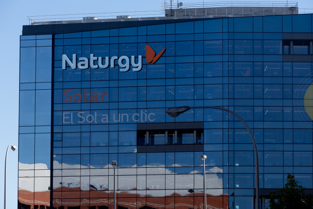 Fachada de la sede de Naturgy, empresa española que opera en los sectores eléctrico y gasístico, a 10 de noviembre de 2022, en Madrid (España). Los cuatro principales accionistas de Naturgy Energy Group S.A. (Criteria Caixa, CVC, GIP e IFM) se han comprom