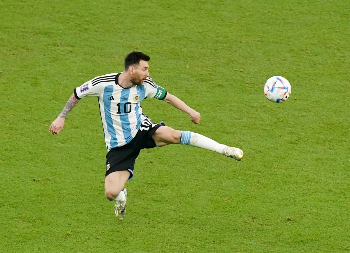 Messi en Qatar 2022 con Argentina ante Mu00e9xico en una foto de Adam Davy