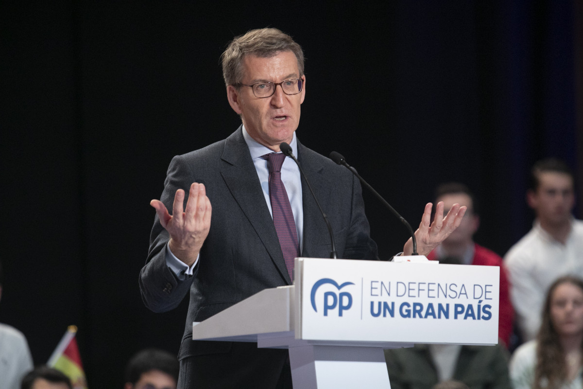 El presidente del Partido Popular, Alberto Nu00fau00f1ez Feiju00f3o, en el Palacio de Congresos Pru00edncipe Felipe, a 19 de diciembre de 2022, en Oviedo