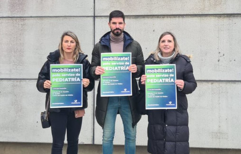 Carteles de la manifestación por la falta de pediatras en Vilalba