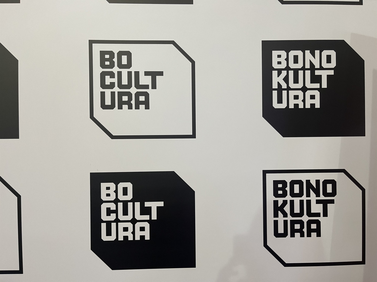 Logotipo del Bono Cultural Joven en una foto de EP