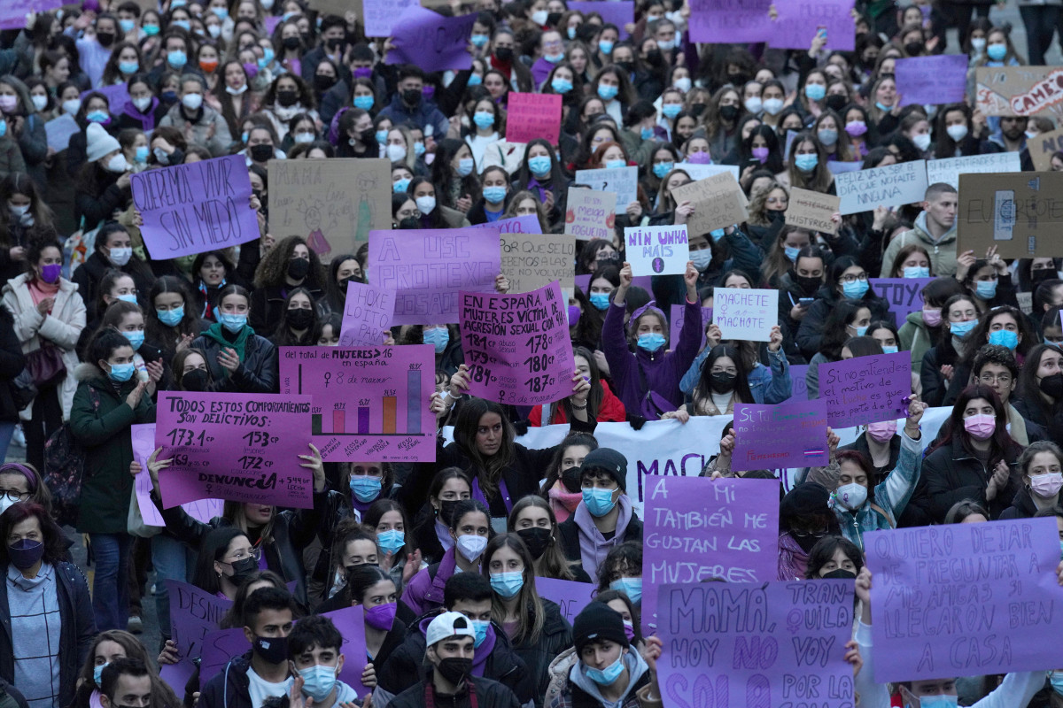 Archivo - Manifestación por el 8M de 2022, Día Internacional de la Mujer, en Santiago de Compostela.