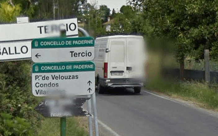 Acceso a Velouzu00e1s en Paderne en una imagen de Google Street View