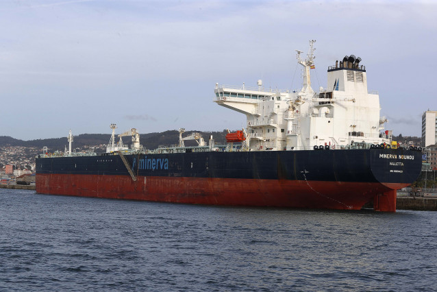 El petrolero averiado 'Minerva Nounou' atracado en el Puerto de Vigo, a 12 de marzo de 2023, en Vigo, Pontevedra, Galicia, (España).