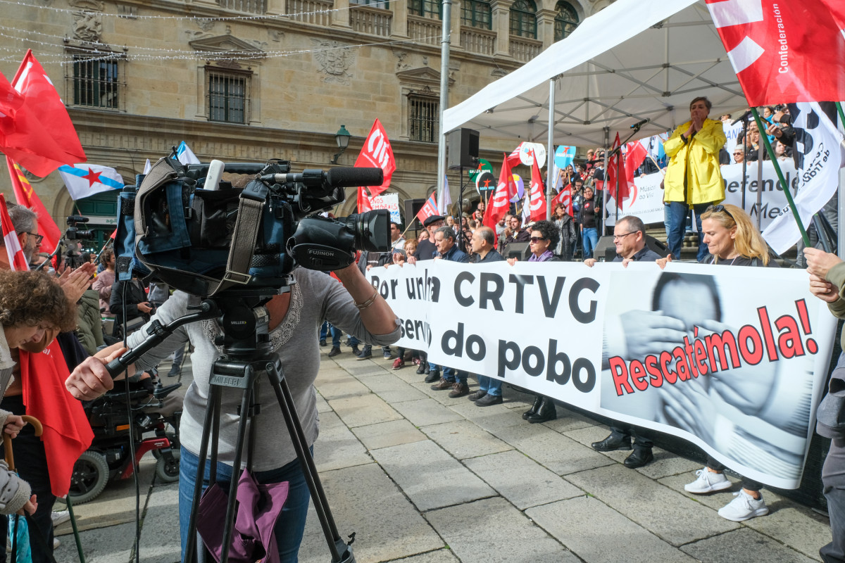 Archivo - Miembros del comité intercentros de la Corporación de Radio e Televisión de Galicia (CRTVG) se manifiestan contra la manipulación informativa de la Xunta y el Partido Popular, a 6 de nov