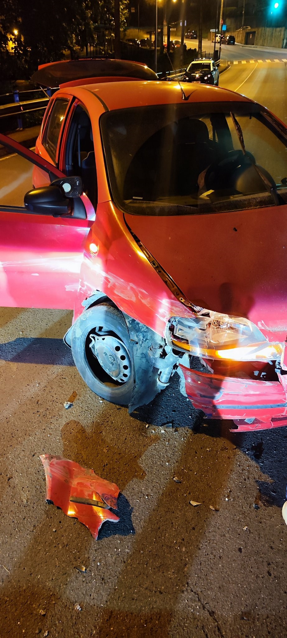 Vehículo siniestrado tras darse a la fuga.