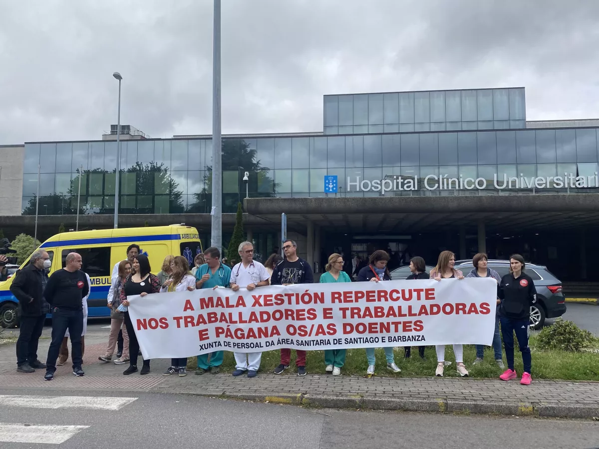 Protesta el 8 de mayo en el CHUS por la falta de mu00e9dicos internistas en una imagen de EP