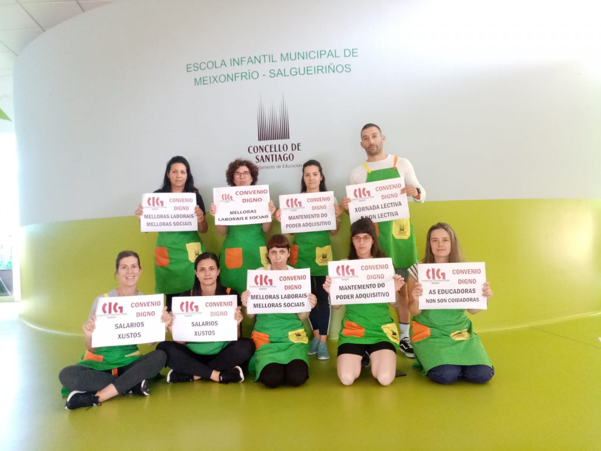 Trabajadoras de la escuela de Meixonfru00edo en una foto de CIG