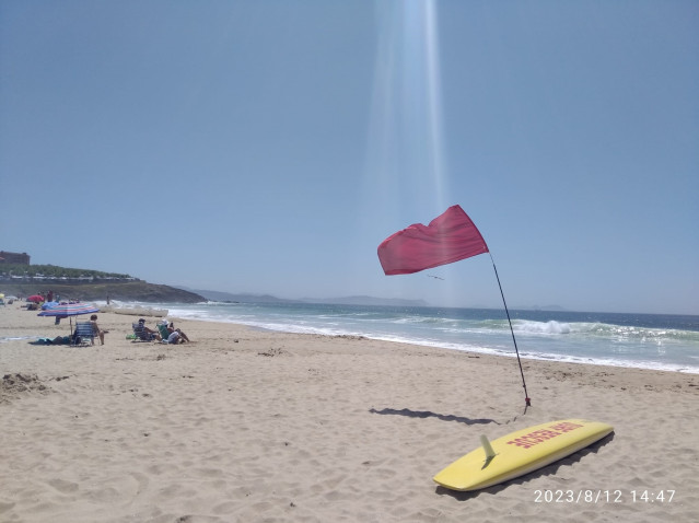 Zona restringida al baño en una zona de la playa de Montalvo.
