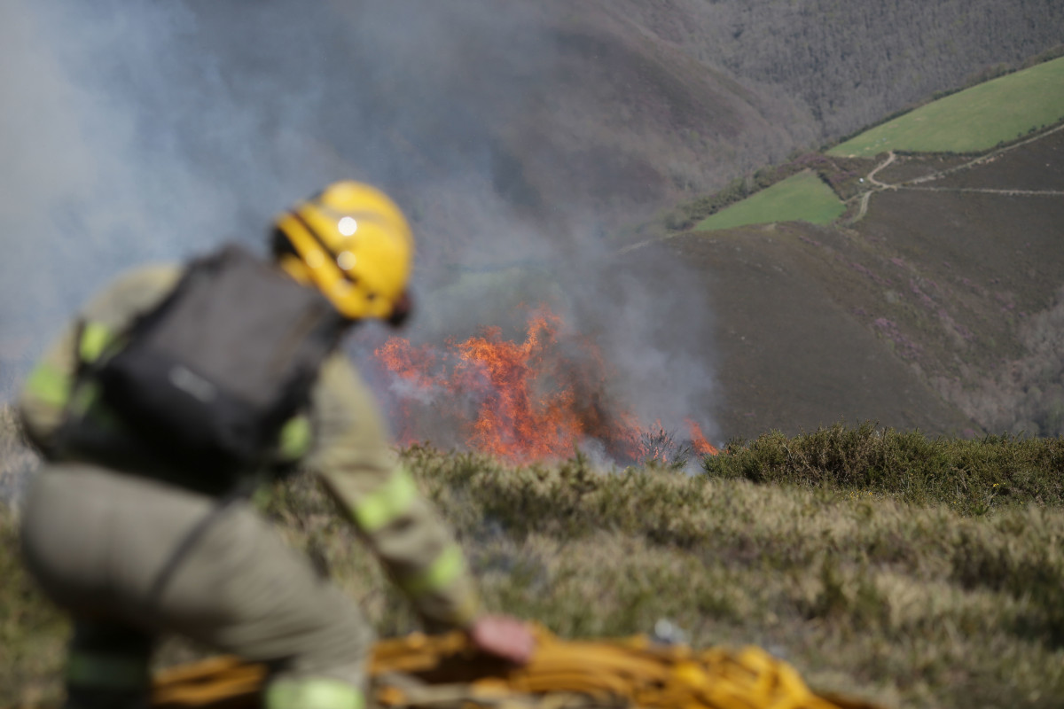 Archivo - Incendio forestal en Galicia
