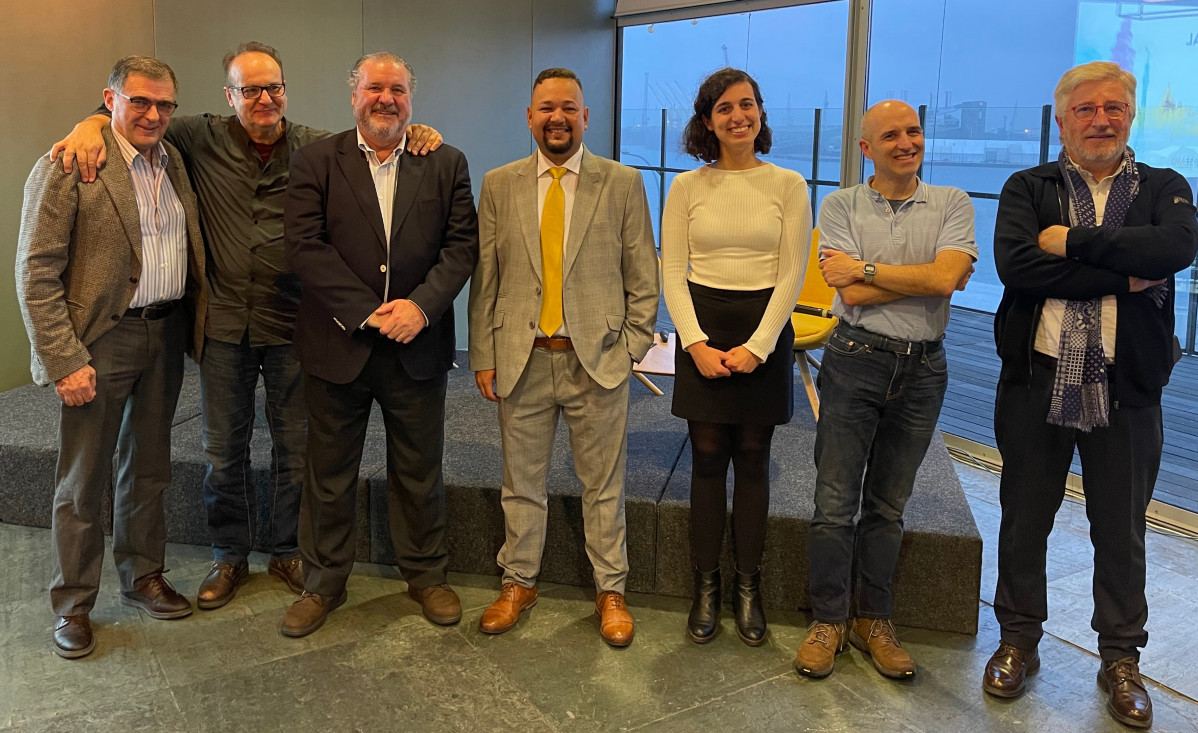 Directiva de la Sociedad Española de Médicos de Familia en Galicia (SEMG) con el doctor Keith Albert Foo Gil en el centro