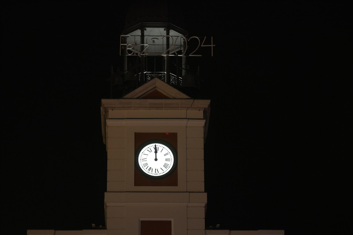 EuropaPress 5661762 reloj real casa correos felicita 2024 campanadas nochevieja 2023 puerta sol