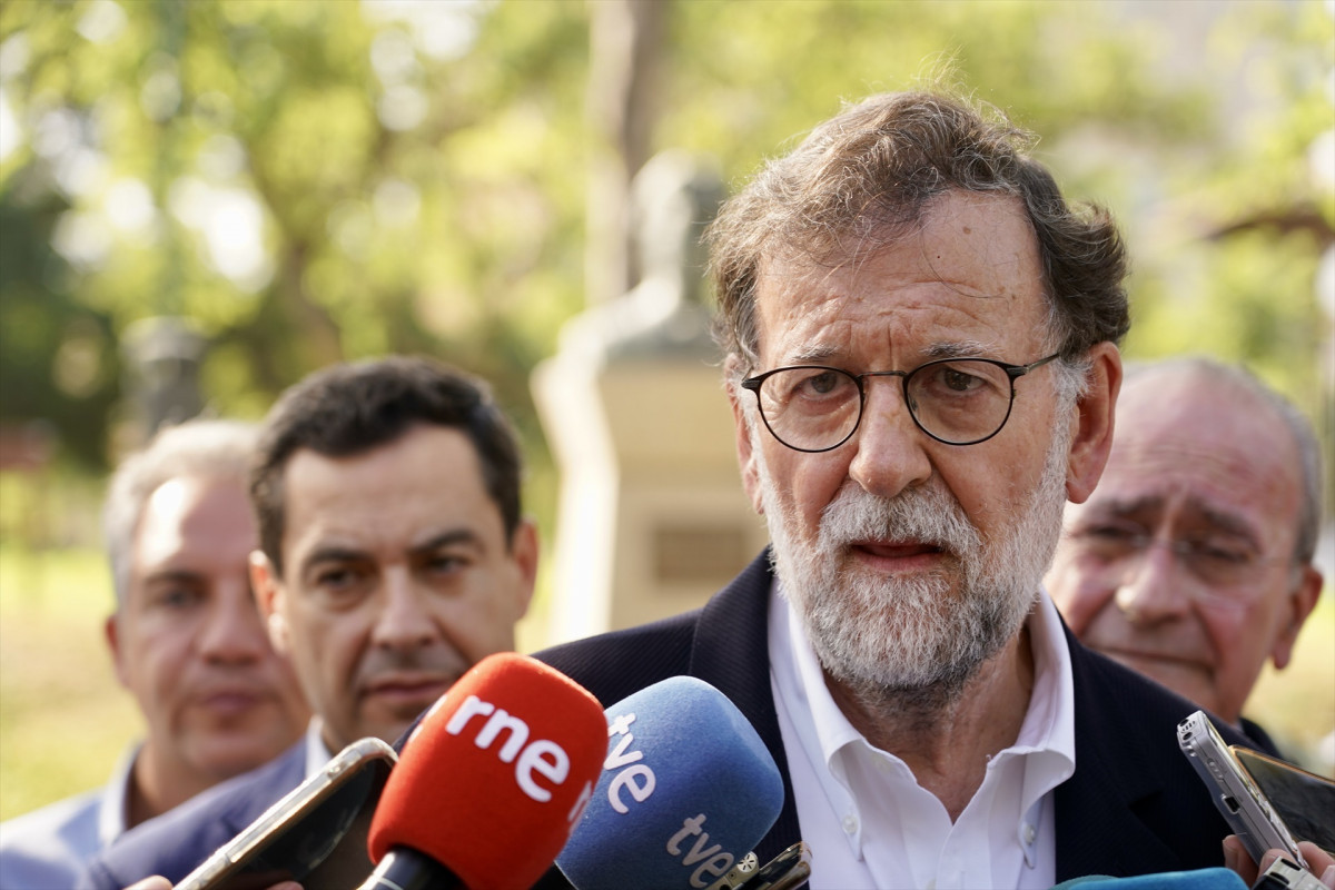 EuropaPress 5334049 expresidente gobierno mariano rajoy atiende medios comunicacion ofrenda