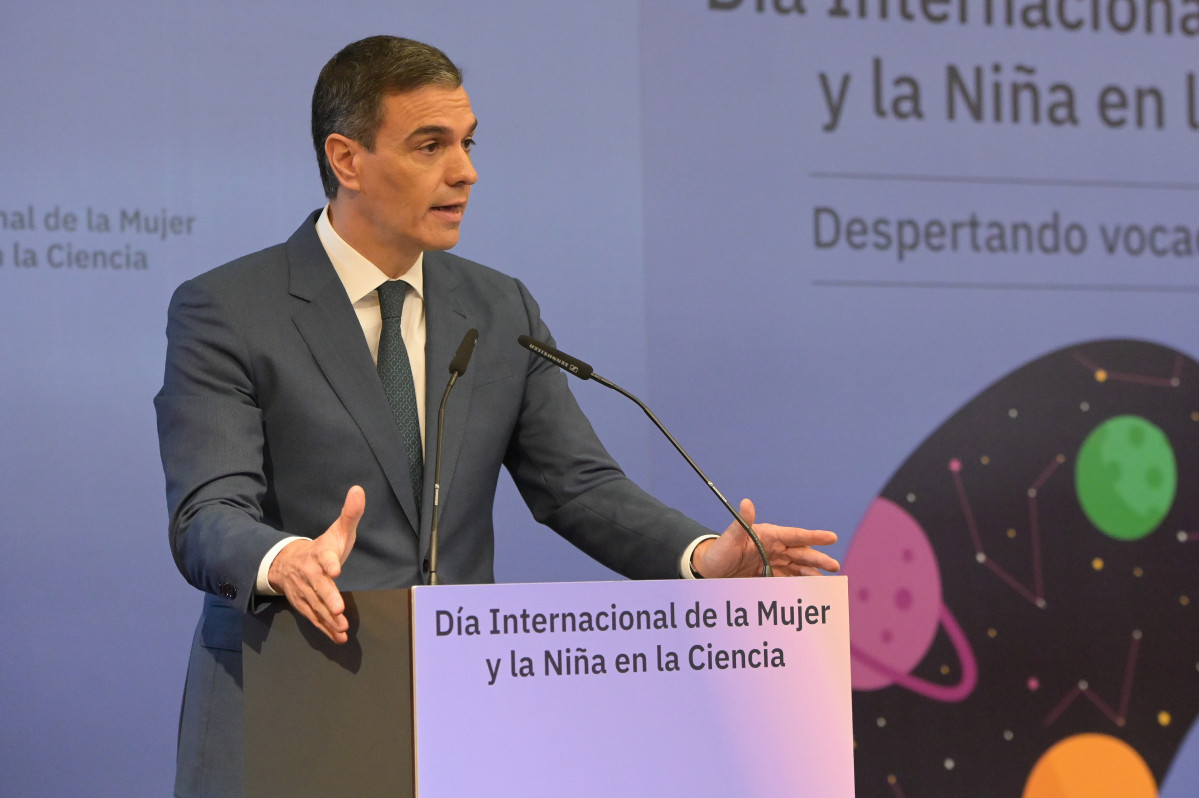 Archivo - El presidente del Gobierno, Pedro Sánchez, clausura el acto  del 'Día de la Mujer y la Niña en la Ciencia: despertando vocaciones STEAM'