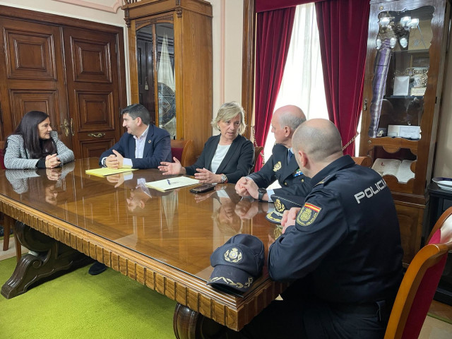 El delegado del Gobierno en Galicia, Pedro Blanco, y la alcaldesa de Lugo, Paula Alvarellos, durante la rueda de prensa convocada este miércoles para anunciar la ubicación de la nueva comisaría de la Policía Nacional. En Lugo, a 28 de febrero de 2024.