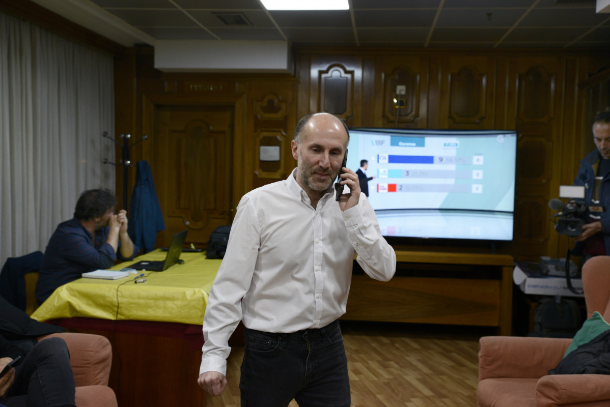 El alcalde de la ciudad y presidente de DO, Gonzalo Pérez Jácome, durante el seguimiento de la jornada electoral de los comicios autonómicos de Galicia, en el Hotel Princess, a 18 de febrero de 202
