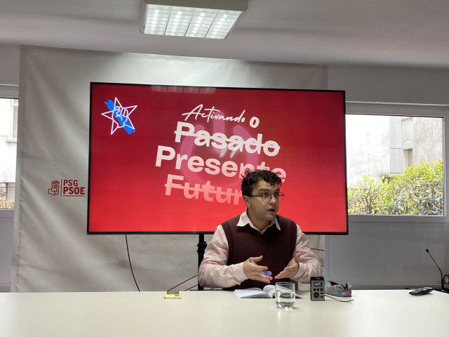 El secretario xeral de Xuventudes Socialistas, Xurxo Doval, en rueda de prensa.